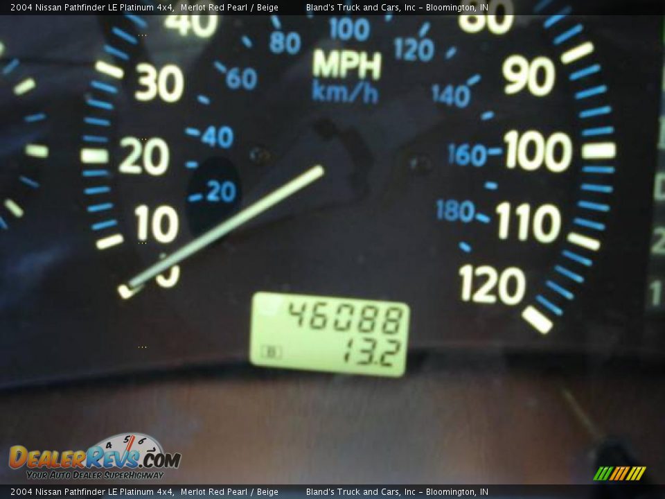 2004 Nissan Pathfinder LE Platinum 4x4 Merlot Red Pearl / Beige Photo #25