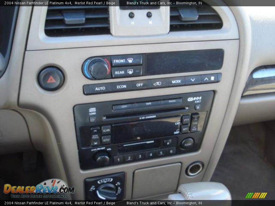 2004 Nissan Pathfinder LE Platinum 4x4 Merlot Red Pearl / Beige Photo #26