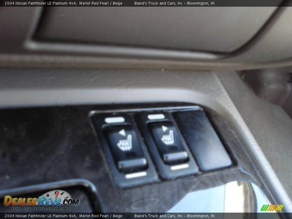 2004 Nissan Pathfinder LE Platinum 4x4 Merlot Red Pearl / Beige Photo #30