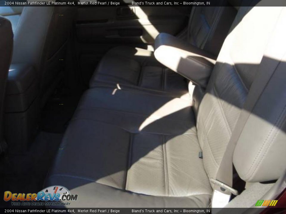 2004 Nissan Pathfinder LE Platinum 4x4 Merlot Red Pearl / Beige Photo #34
