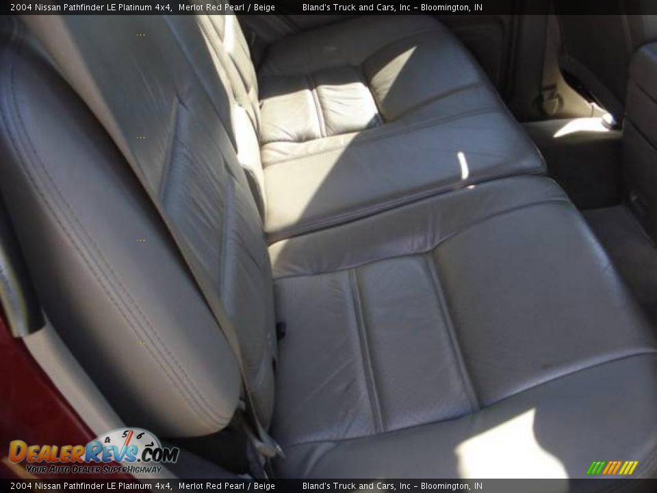 2004 Nissan Pathfinder LE Platinum 4x4 Merlot Red Pearl / Beige Photo #36