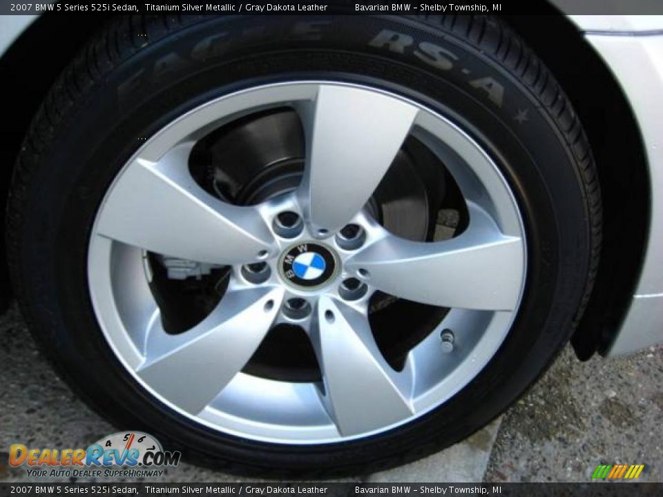 2007 BMW 5 Series 525i Sedan Titanium Silver Metallic / Gray Dakota Leather Photo #10