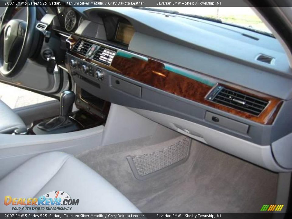 2007 BMW 5 Series 525i Sedan Titanium Silver Metallic / Gray Dakota Leather Photo #17