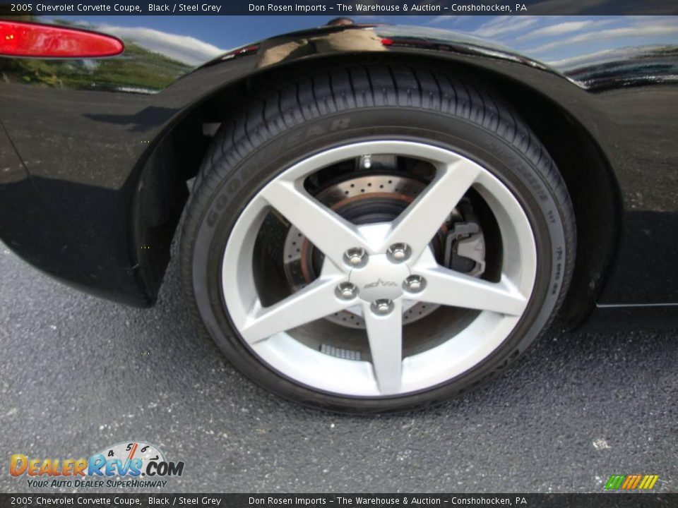 2005 Chevrolet Corvette Coupe Black / Steel Grey Photo #24