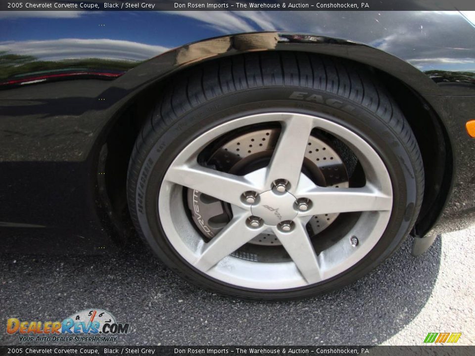 2005 Chevrolet Corvette Coupe Black / Steel Grey Photo #25
