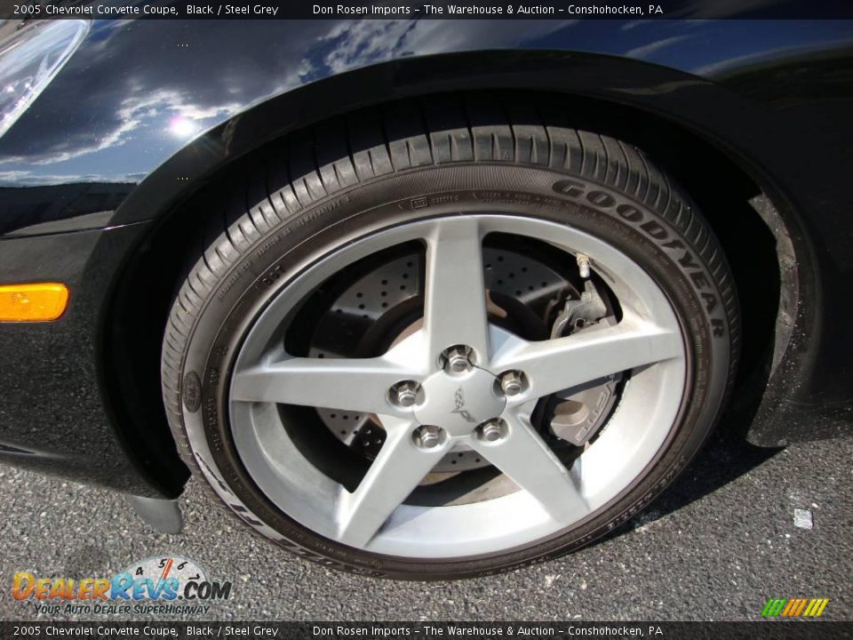 2005 Chevrolet Corvette Coupe Black / Steel Grey Photo #26