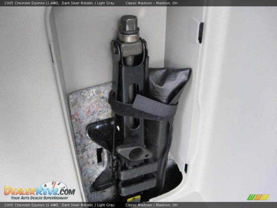2005 Chevrolet Equinox LS AWD Dark Silver Metallic / Light Gray Photo #31
