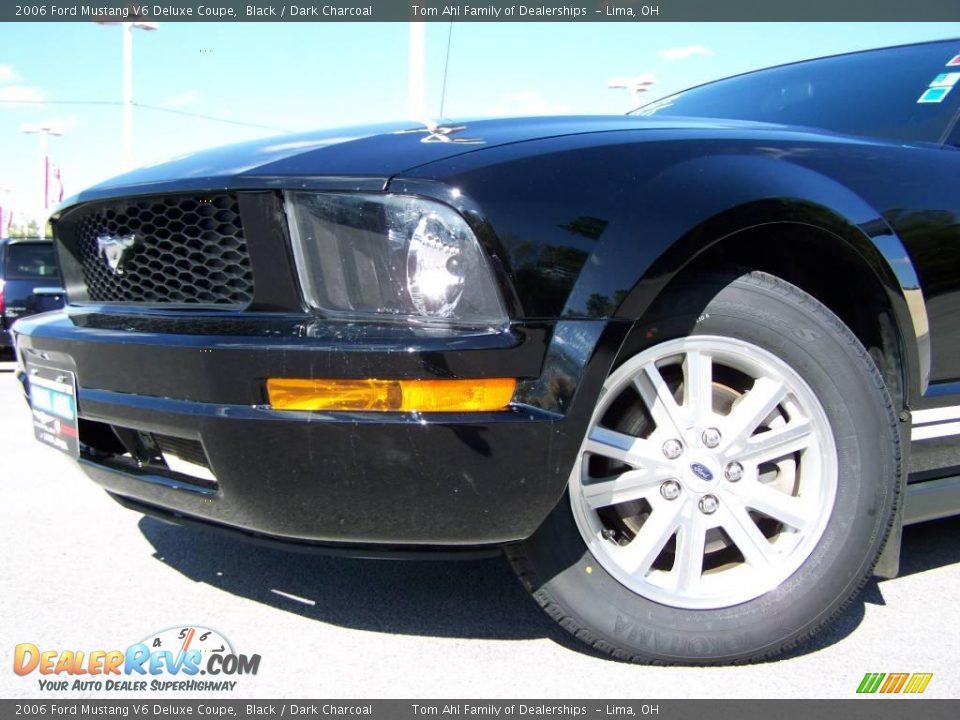 2006 Ford Mustang V6 Deluxe Coupe Black / Dark Charcoal Photo #2