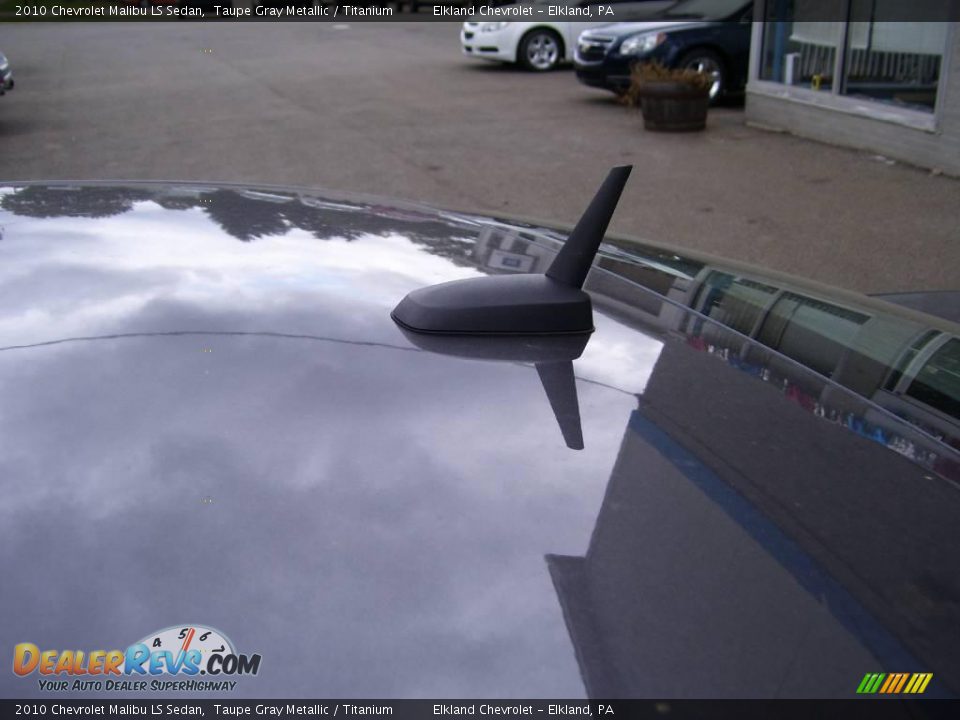 2010 Chevrolet Malibu LS Sedan Taupe Gray Metallic / Titanium Photo #9