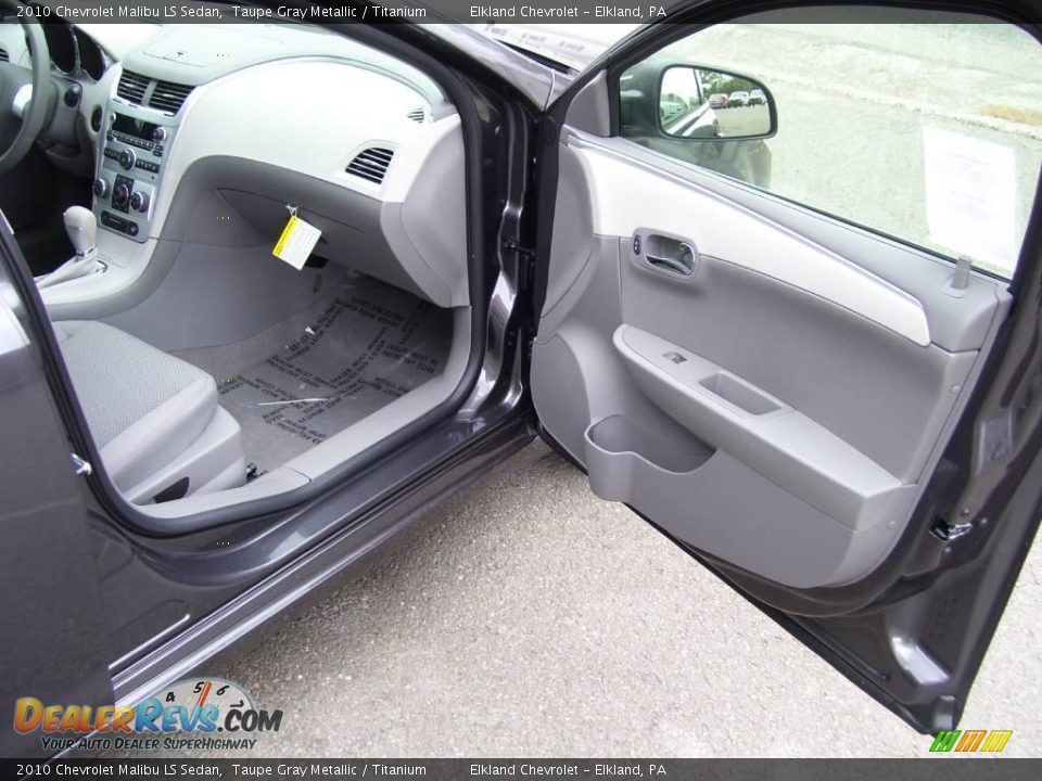 2010 Chevrolet Malibu LS Sedan Taupe Gray Metallic / Titanium Photo #15