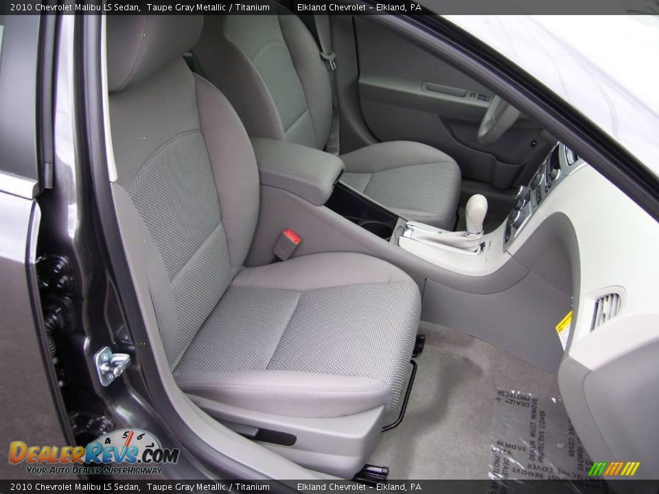 2010 Chevrolet Malibu LS Sedan Taupe Gray Metallic / Titanium Photo #16