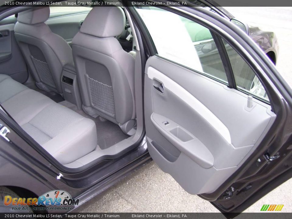 2010 Chevrolet Malibu LS Sedan Taupe Gray Metallic / Titanium Photo #18