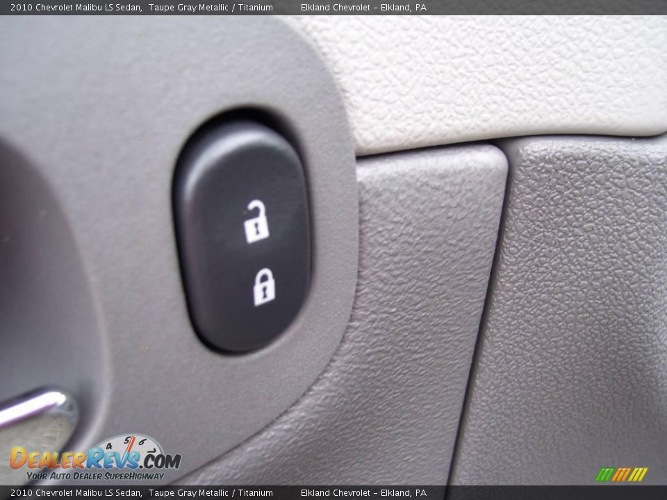 2010 Chevrolet Malibu LS Sedan Taupe Gray Metallic / Titanium Photo #32