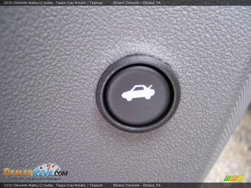 2010 Chevrolet Malibu LS Sedan Taupe Gray Metallic / Titanium Photo #33