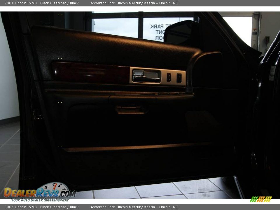 2004 Lincoln LS V8 Black Clearcoat / Black Photo #36