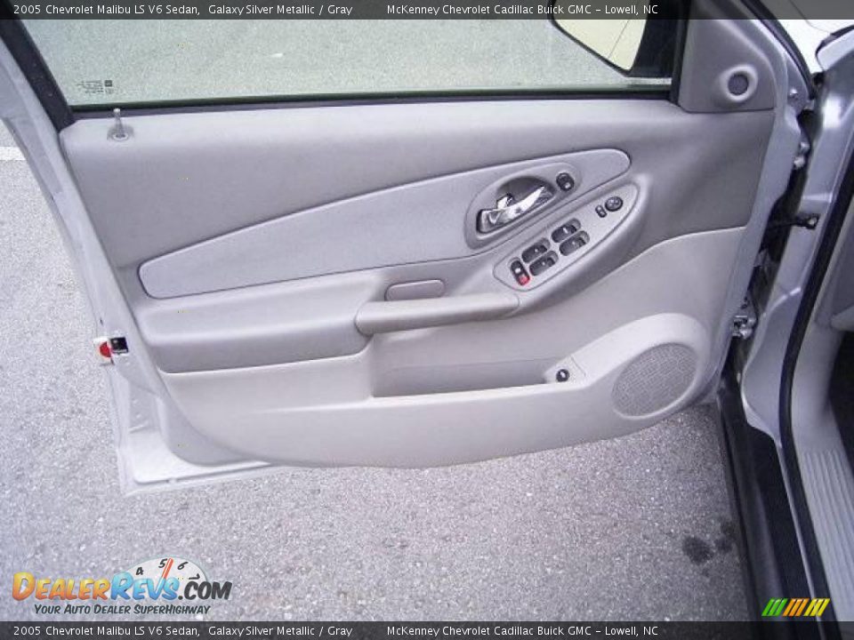 2005 Chevrolet Malibu LS V6 Sedan Galaxy Silver Metallic / Gray Photo #7