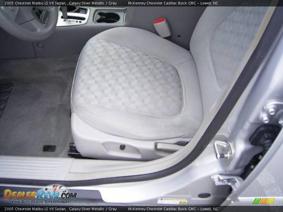 2005 Chevrolet Malibu LS V6 Sedan Galaxy Silver Metallic / Gray Photo #8