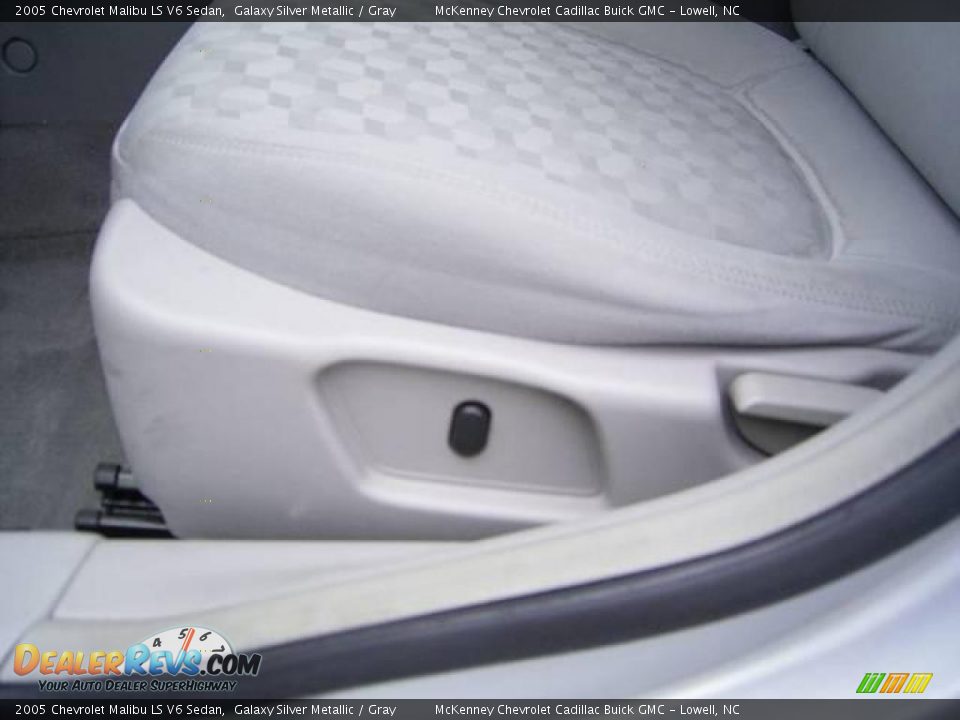 2005 Chevrolet Malibu LS V6 Sedan Galaxy Silver Metallic / Gray Photo #9