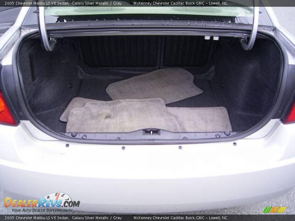2005 Chevrolet Malibu LS V6 Sedan Galaxy Silver Metallic / Gray Photo #11