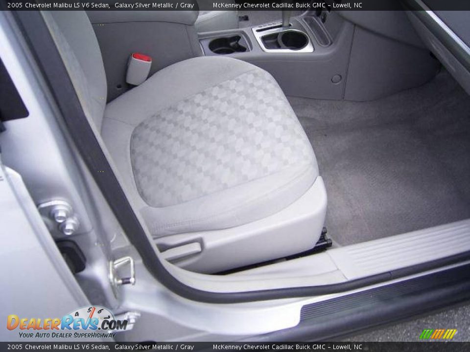 2005 Chevrolet Malibu LS V6 Sedan Galaxy Silver Metallic / Gray Photo #13