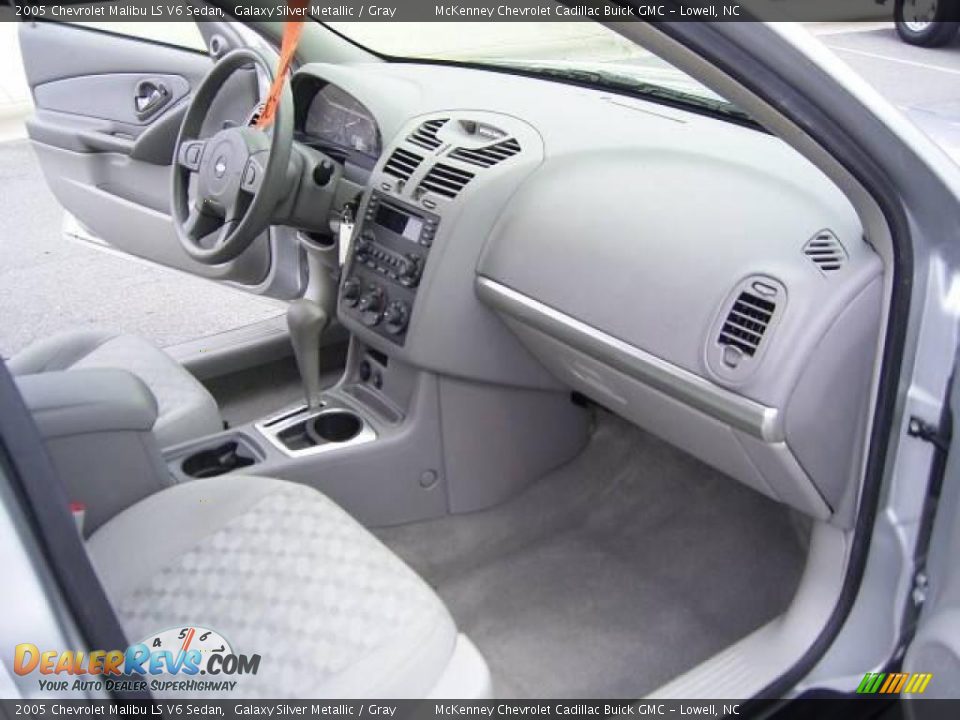 2005 Chevrolet Malibu LS V6 Sedan Galaxy Silver Metallic / Gray Photo #14