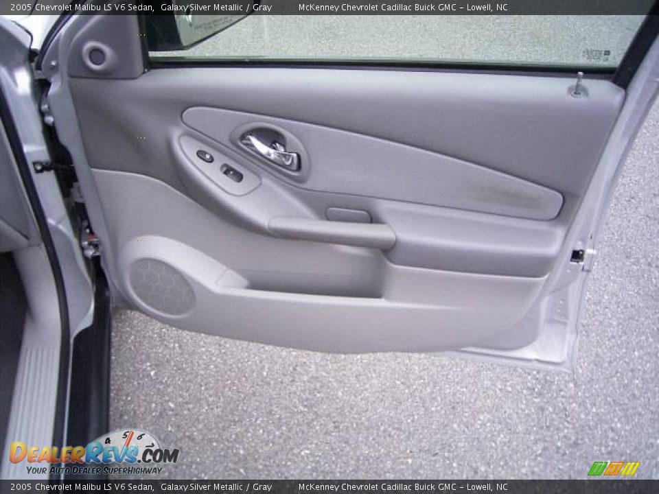 2005 Chevrolet Malibu LS V6 Sedan Galaxy Silver Metallic / Gray Photo #15