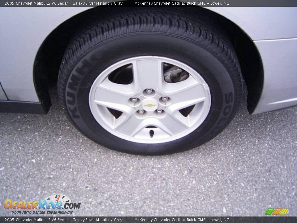 2005 Chevrolet Malibu LS V6 Sedan Galaxy Silver Metallic / Gray Photo #16