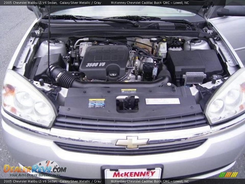 2005 Chevrolet Malibu LS V6 Sedan Galaxy Silver Metallic / Gray Photo #18
