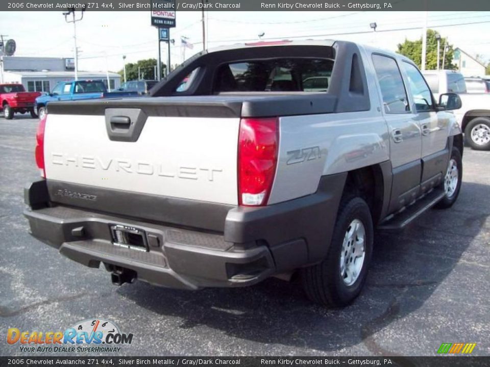 2006 Chevrolet Avalanche Z71 4x4 Silver Birch Metallic / Gray/Dark Charcoal Photo #3