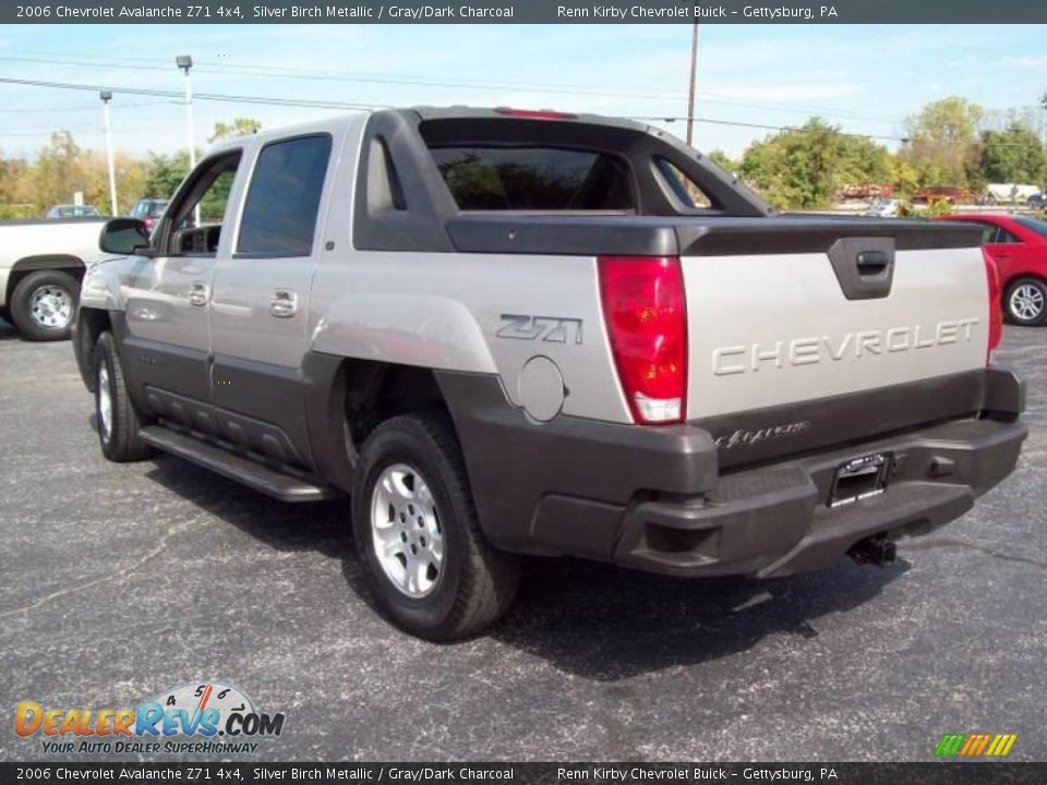 2006 Chevrolet Avalanche Z71 4x4 Silver Birch Metallic / Gray/Dark Charcoal Photo #4