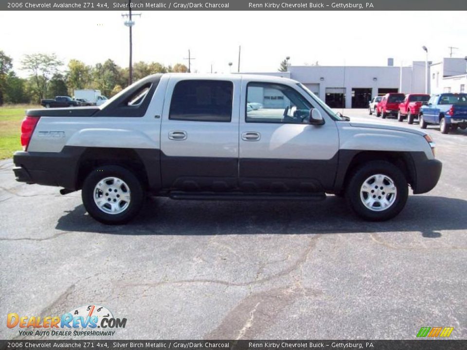 2006 Chevrolet Avalanche Z71 4x4 Silver Birch Metallic / Gray/Dark Charcoal Photo #5