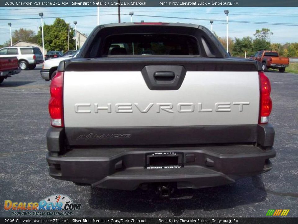 2006 Chevrolet Avalanche Z71 4x4 Silver Birch Metallic / Gray/Dark Charcoal Photo #7