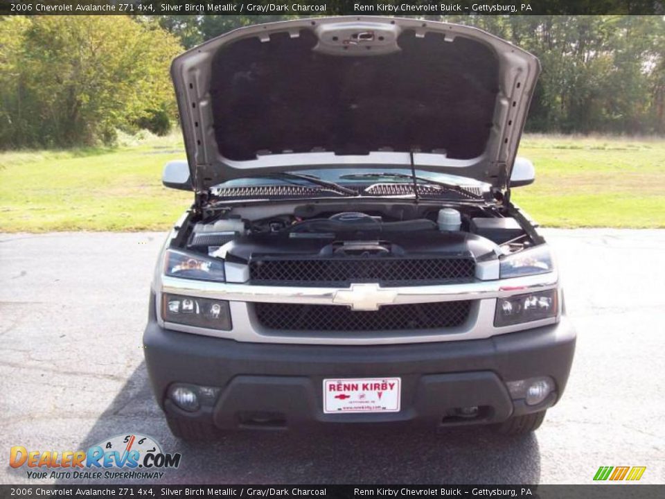 2006 Chevrolet Avalanche Z71 4x4 Silver Birch Metallic / Gray/Dark Charcoal Photo #12