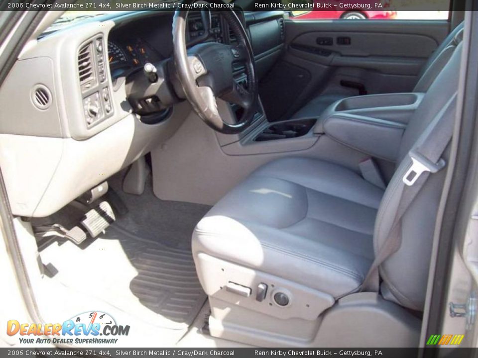 2006 Chevrolet Avalanche Z71 4x4 Silver Birch Metallic / Gray/Dark Charcoal Photo #18