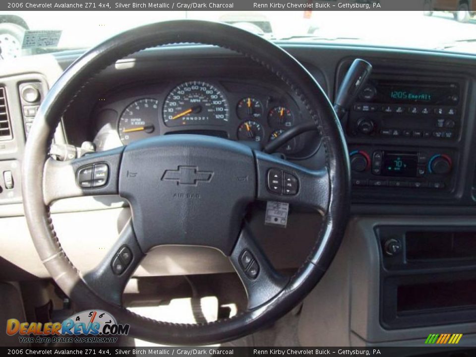 2006 Chevrolet Avalanche Z71 4x4 Silver Birch Metallic / Gray/Dark Charcoal Photo #21