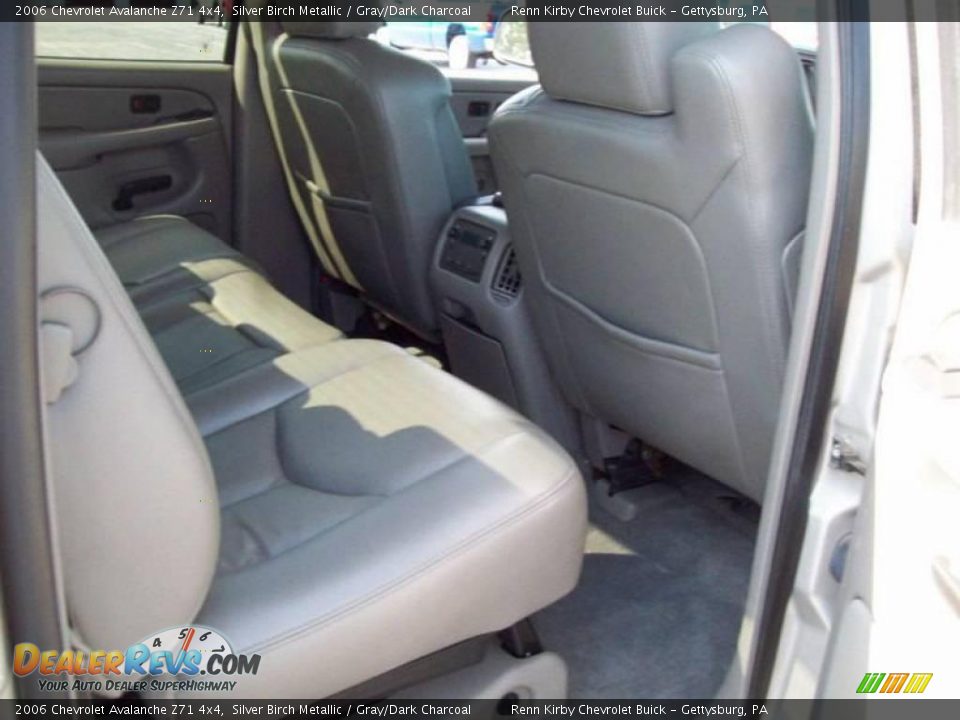 2006 Chevrolet Avalanche Z71 4x4 Silver Birch Metallic / Gray/Dark Charcoal Photo #27