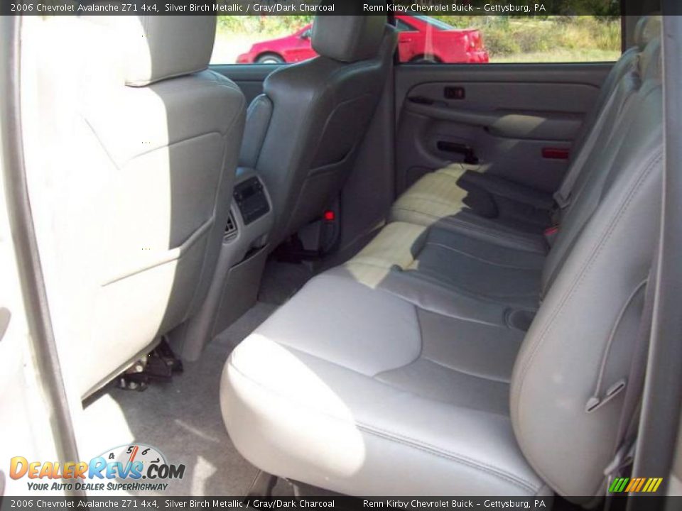 2006 Chevrolet Avalanche Z71 4x4 Silver Birch Metallic / Gray/Dark Charcoal Photo #28