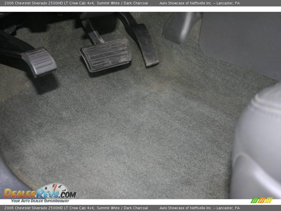 2006 Chevrolet Silverado 2500HD LT Crew Cab 4x4 Summit White / Dark Charcoal Photo #33