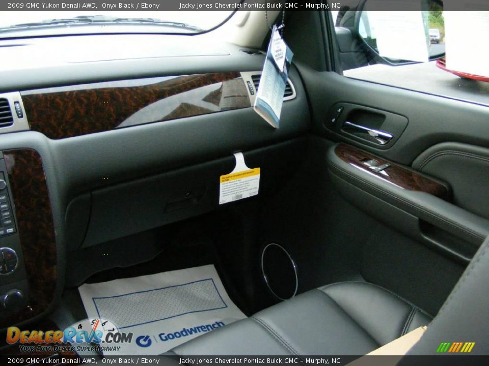 2009 GMC Yukon Denali AWD Onyx Black / Ebony Photo #19