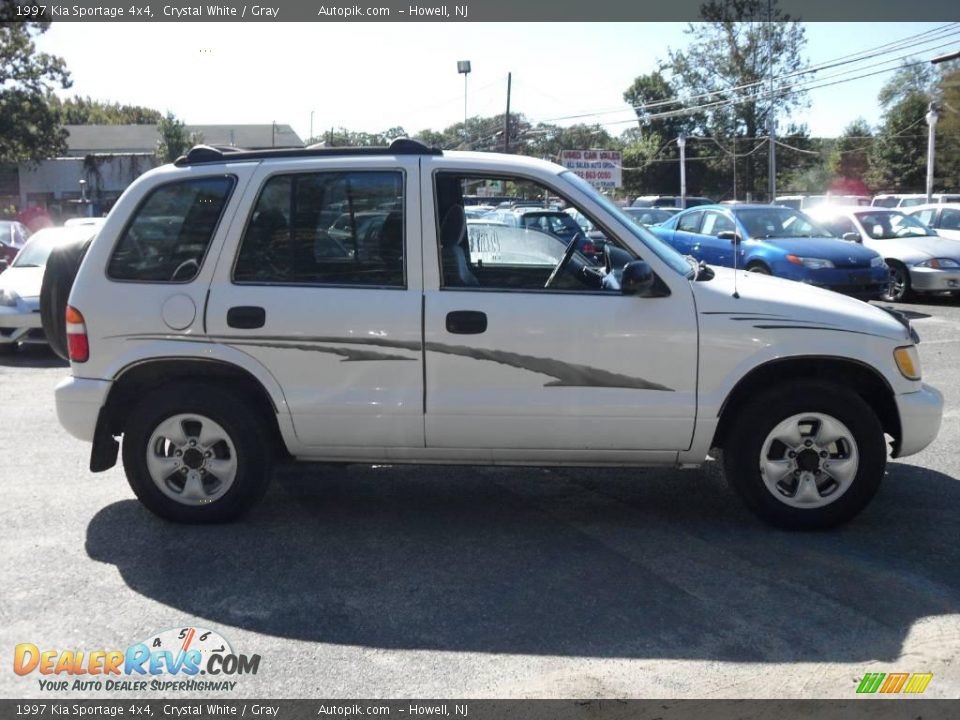 1997 Kia Sportage 4x4 Crystal White / Gray Photo #4