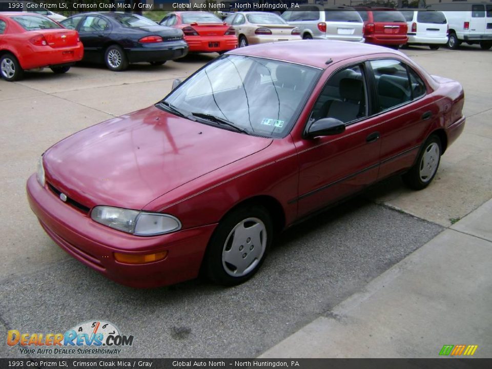 Front 3/4 View of 1993 Geo Prizm LSi Photo #4