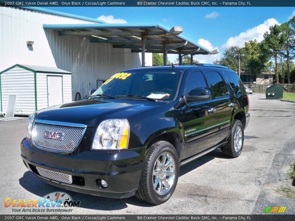 2007 GMC Yukon Denali AWD Onyx Black / Cocoa/Light Cashmere Photo #3