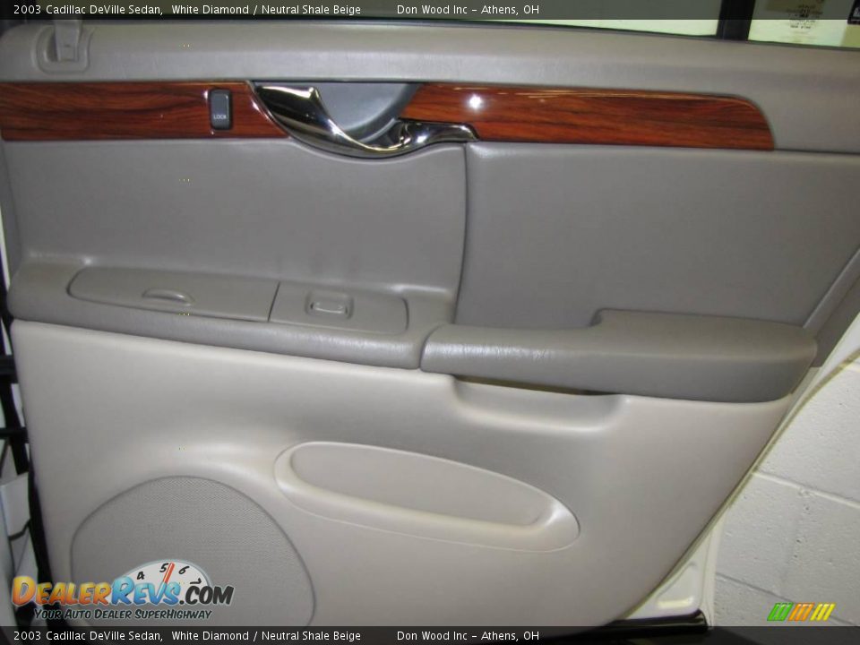 2003 Cadillac DeVille Sedan White Diamond / Neutral Shale Beige Photo #16