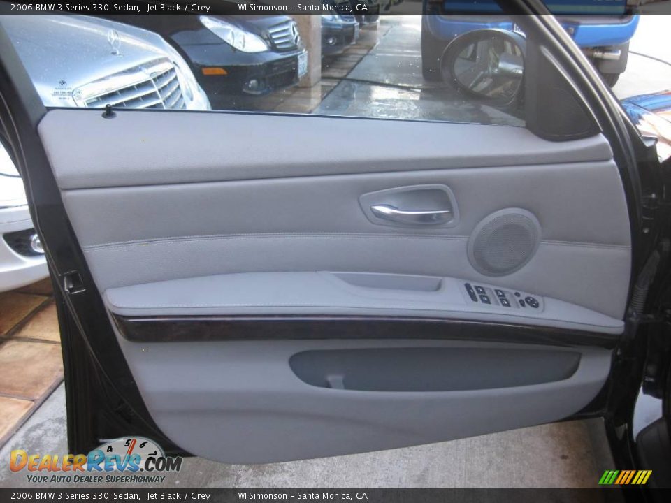 2006 BMW 3 Series 330i Sedan Jet Black / Grey Photo #10