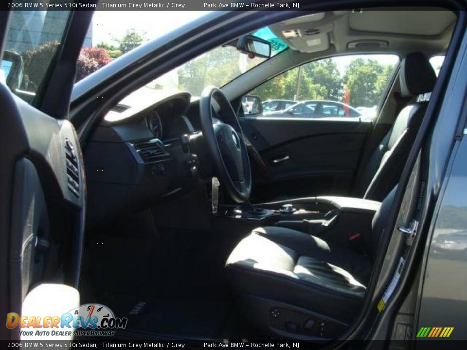 2006 BMW 5 Series 530i Sedan Titanium Grey Metallic / Grey Photo #10