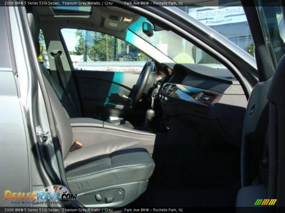 2006 BMW 5 Series 530i Sedan Titanium Grey Metallic / Grey Photo #22