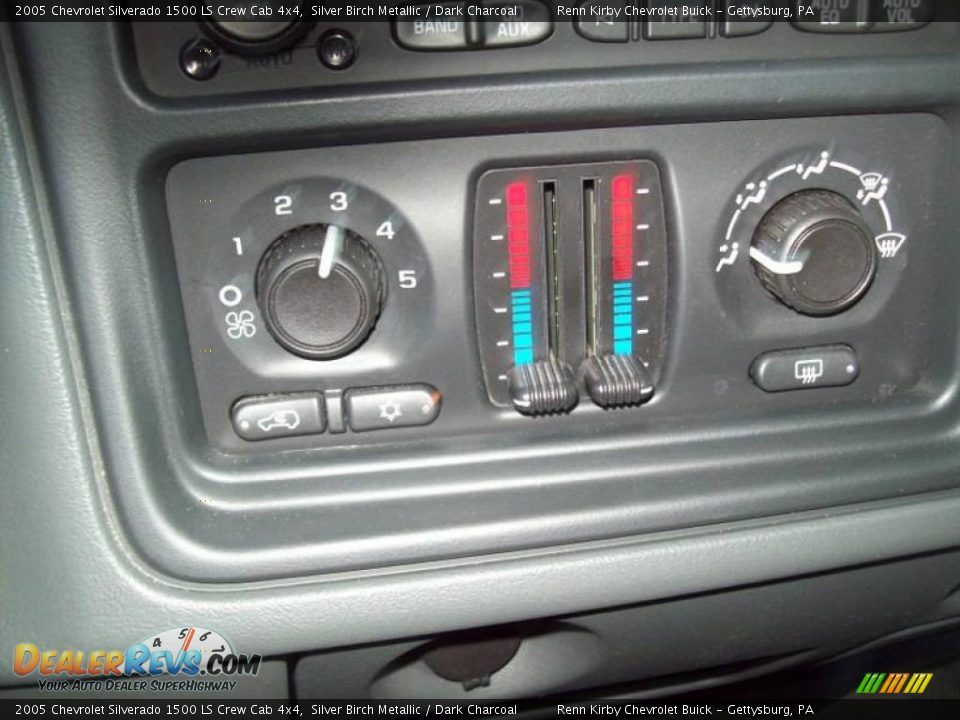 2005 Chevrolet Silverado 1500 LS Crew Cab 4x4 Silver Birch Metallic / Dark Charcoal Photo #19