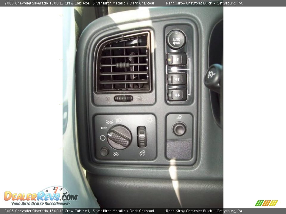 2005 Chevrolet Silverado 1500 LS Crew Cab 4x4 Silver Birch Metallic / Dark Charcoal Photo #20