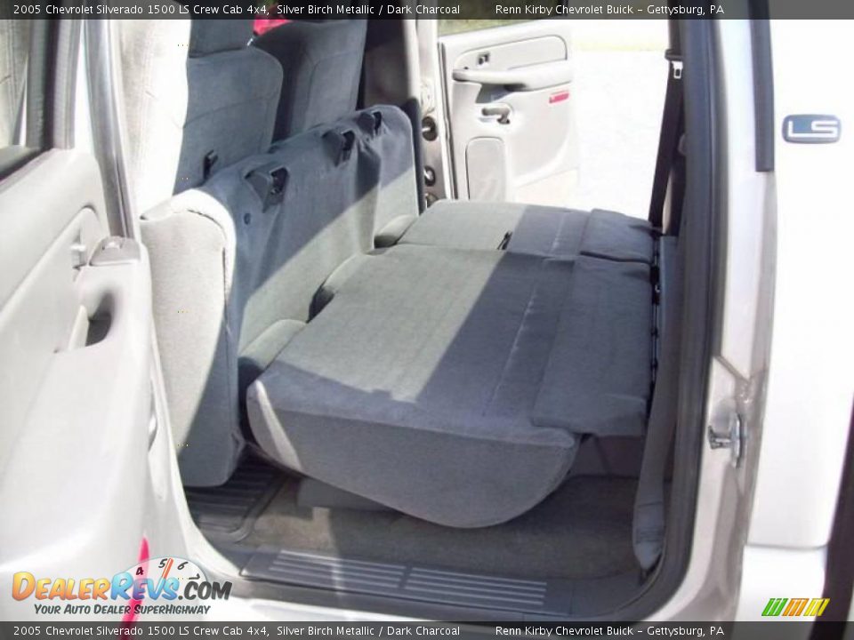 2005 Chevrolet Silverado 1500 LS Crew Cab 4x4 Silver Birch Metallic / Dark Charcoal Photo #24