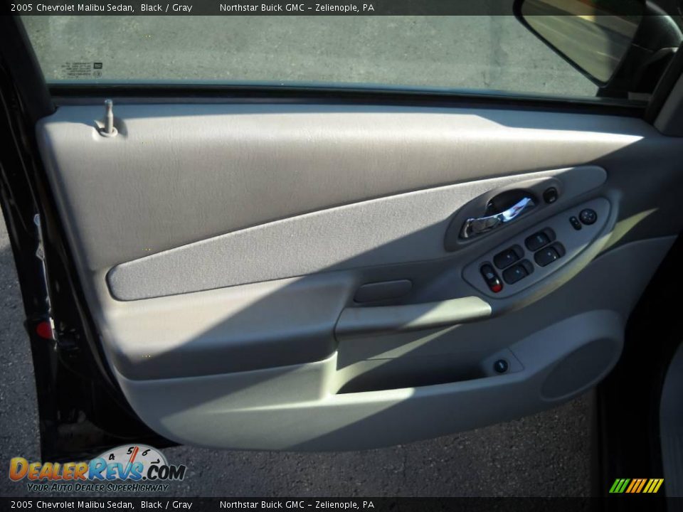 2005 Chevrolet Malibu Sedan Black / Gray Photo #6